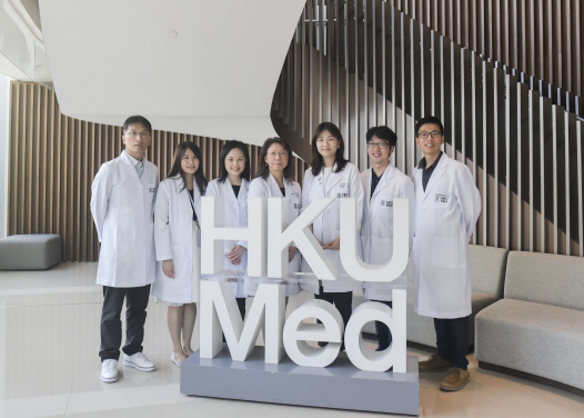 A research team from HKUMed discovers a novel molecular mechanism driving chemoresistance and tumour recurrence in gastric cancer, unveiling an actionable target for the disease. The research team members pictured include: (from left) Dr Siu Hoi-cheong, Dr Dessy Chan, Dr Helen Yan Hoi-ning, Professor Leung Suet-yi, Professor Stephanie Ma Kwai-yee, Loh Jia-jian and Dr Wong Tin-lok.